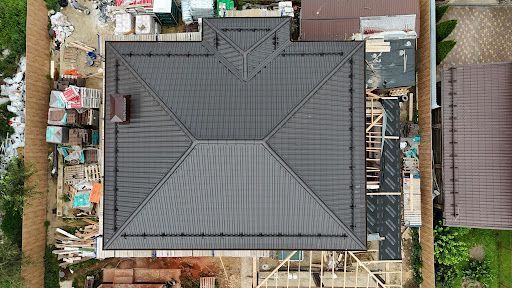 Монтаж металлочерепицы: инструкция, этапы и основные правила